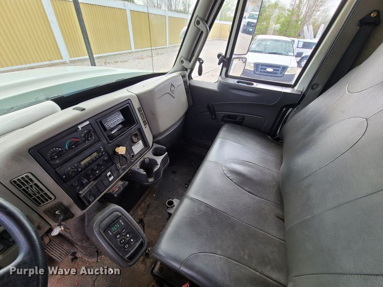 image for item DH5905 2012 International 7300  bucket truck