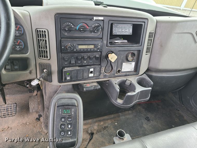 image for item DH5905 2012 International 7300  bucket truck