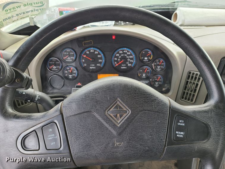 image for item DH5905 2012 International 7300  bucket truck