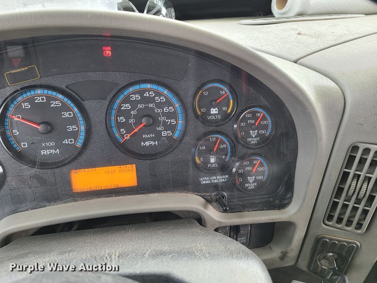 image for item DH5905 2012 International 7300  bucket truck