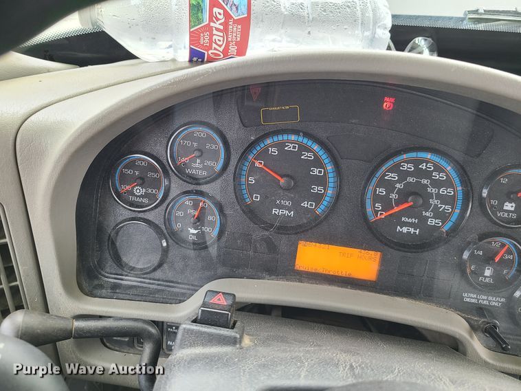 image for item DH5905 2012 International 7300  bucket truck