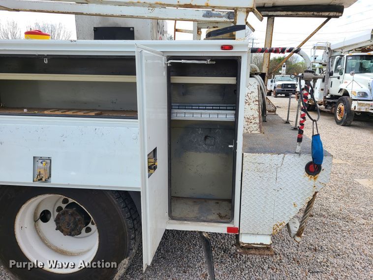 image for item DH5905 2012 International 7300  bucket truck