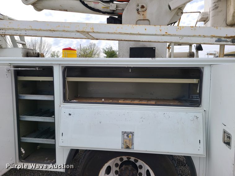 image for item DH5905 2012 International 7300  bucket truck