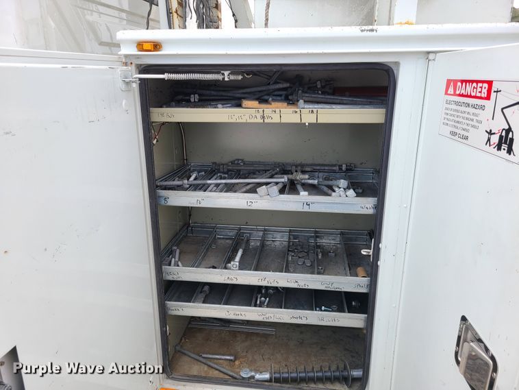 image for item DH5905 2012 International 7300  bucket truck