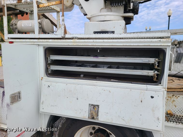 image for item DH5905 2012 International 7300  bucket truck