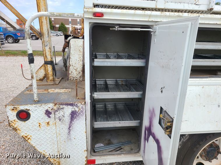 image for item DH5905 2012 International 7300  bucket truck