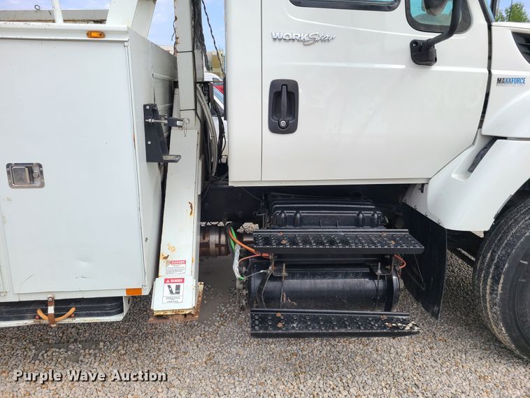 image for item DH5905 2012 International 7300  bucket truck