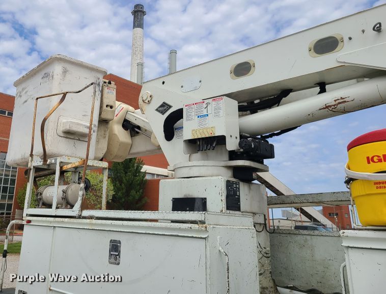 image for item DH5905 2012 International 7300  bucket truck