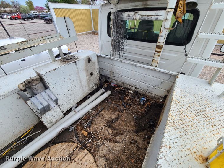 image for item DH5905 2012 International 7300  bucket truck