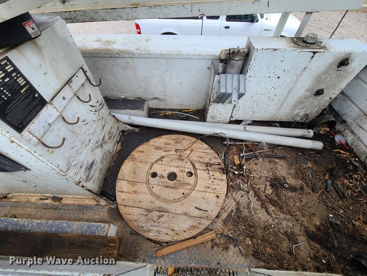 image for item DH5905 2012 International 7300  bucket truck