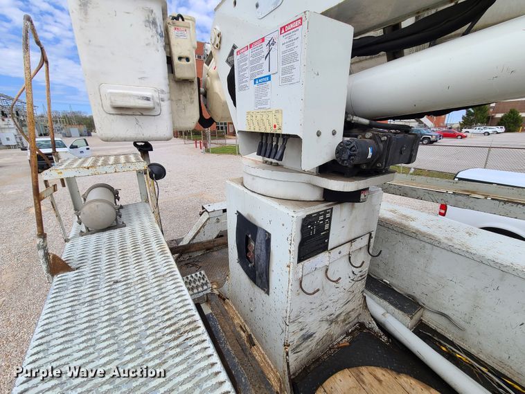 image for item DH5905 2012 International 7300  bucket truck