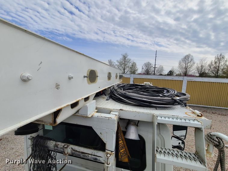 image for item DH5905 2012 International 7300  bucket truck