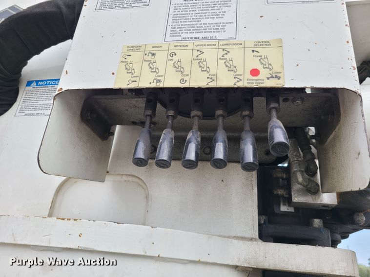 image for item DH5905 2012 International 7300  bucket truck