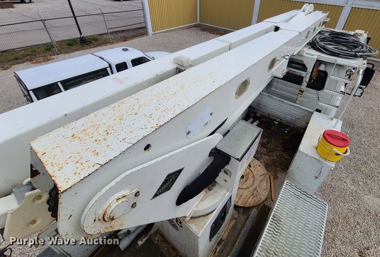 image for item DH5905 2012 International 7300  bucket truck