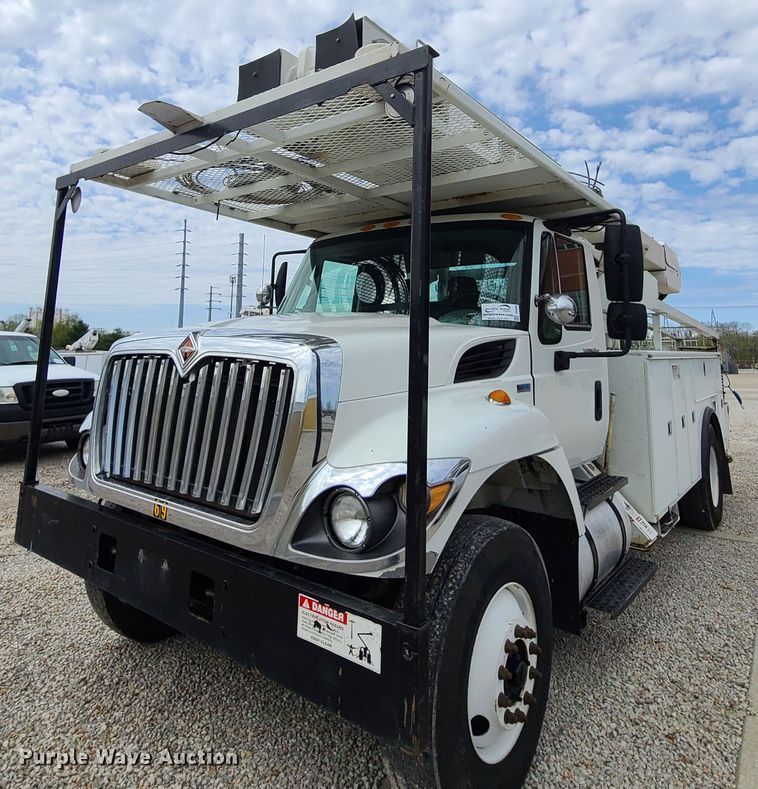 image for item DH5905 2012 International 7300  bucket truck
