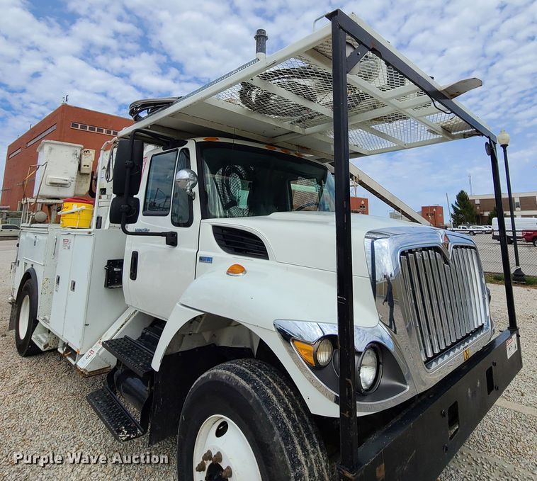 image for item DH5905 2012 International 7300  bucket truck