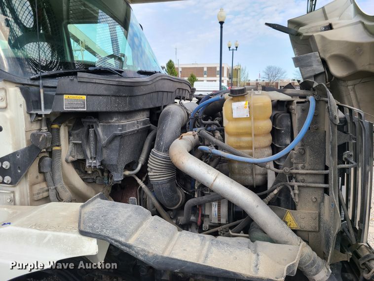 image for item DH5905 2012 International 7300  bucket truck