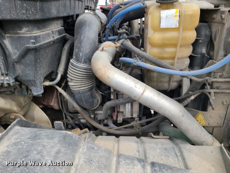 image for item DH5905 2012 International 7300  bucket truck