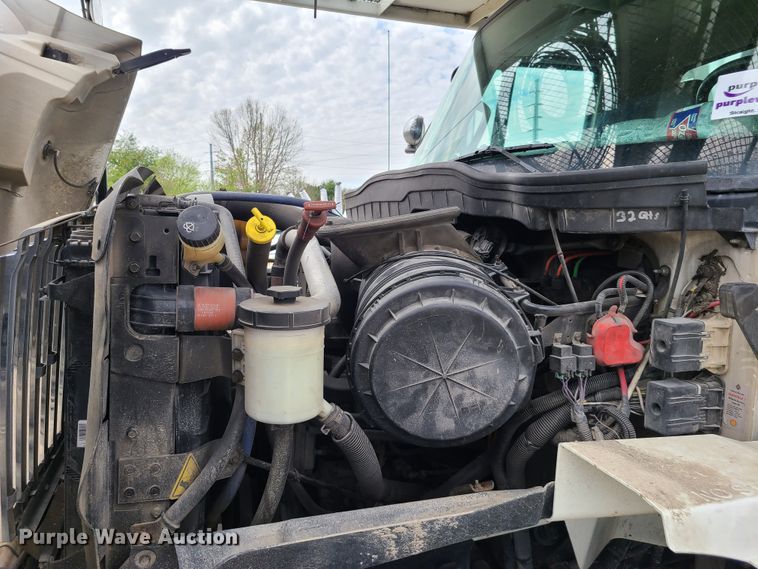 image for item DH5905 2012 International 7300  bucket truck