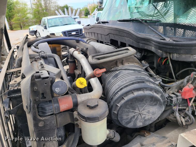 image for item DH5905 2012 International 7300  bucket truck