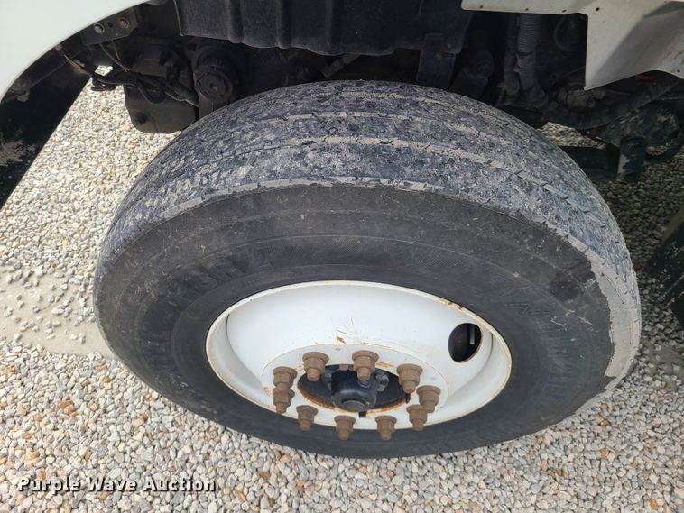 image for item DH5905 2012 International 7300  bucket truck