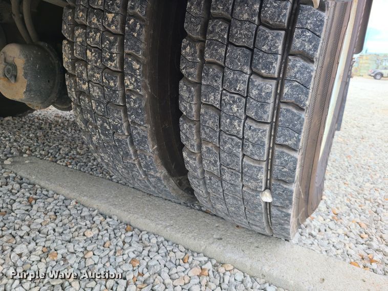 image for item DH5905 2012 International 7300  bucket truck