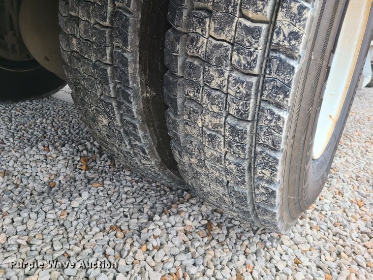 image for item DH5905 2012 International 7300  bucket truck