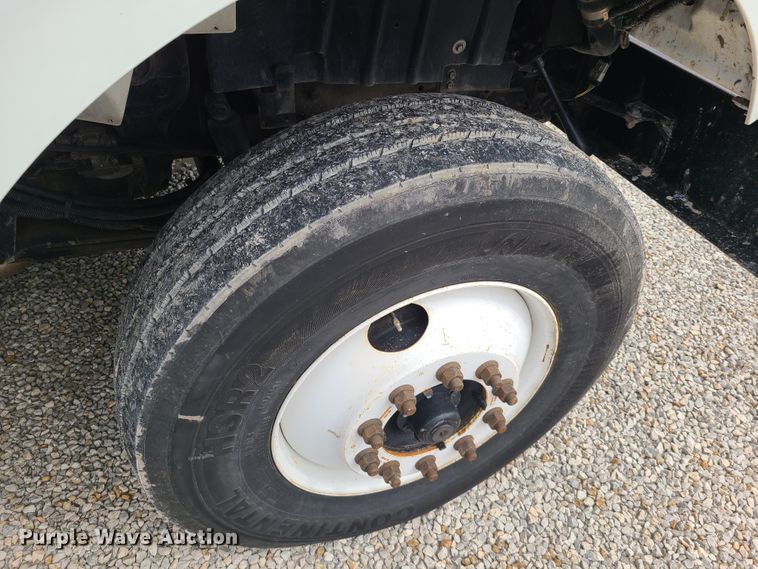 image for item DH5905 2012 International 7300  bucket truck