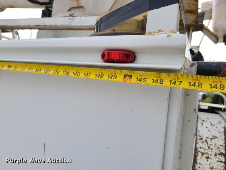 image for item DH5905 2012 International 7300  bucket truck