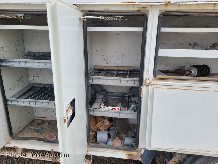 image for item DH5907 2005 International 7400  pressure digger derrick truck