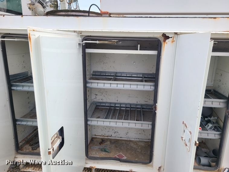 image for item DH5907 2005 International 7400  pressure digger derrick truck