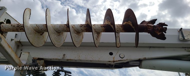 image for item DH5907 2005 International 7400  pressure digger derrick truck