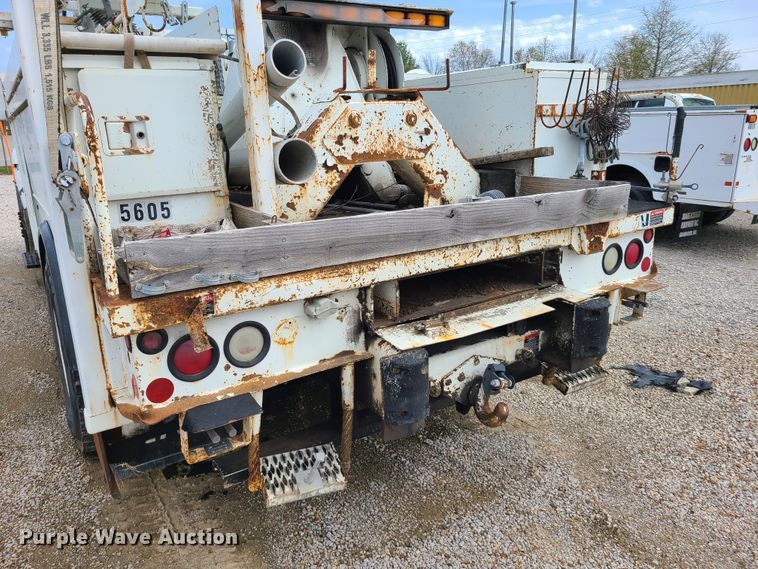 image for item DH5907 2005 International 7400  pressure digger derrick truck