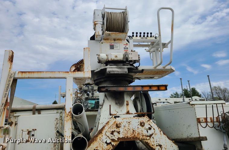 image for item DH5907 2005 International 7400  pressure digger derrick truck