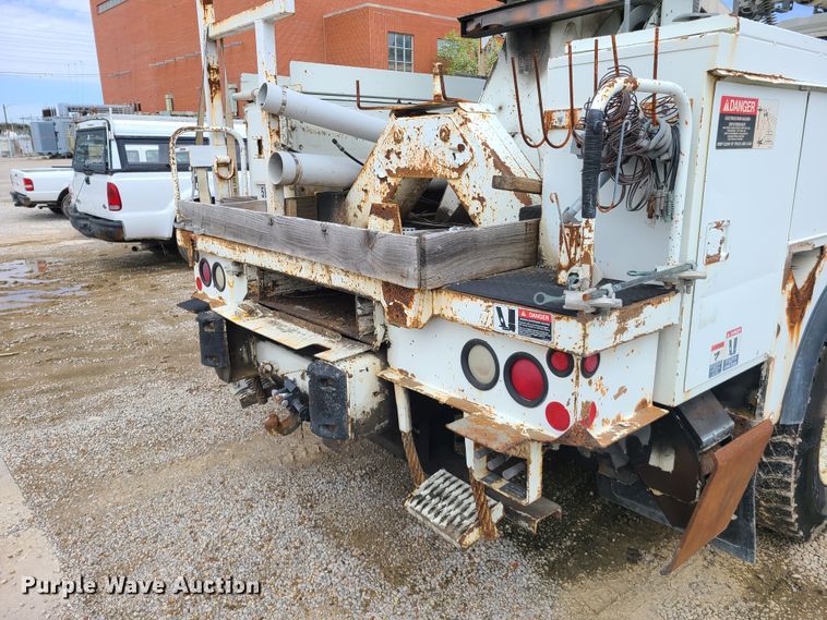 image for item DH5907 2005 International 7400  pressure digger derrick truck