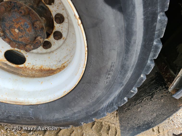 image for item DH5907 2005 International 7400  pressure digger derrick truck