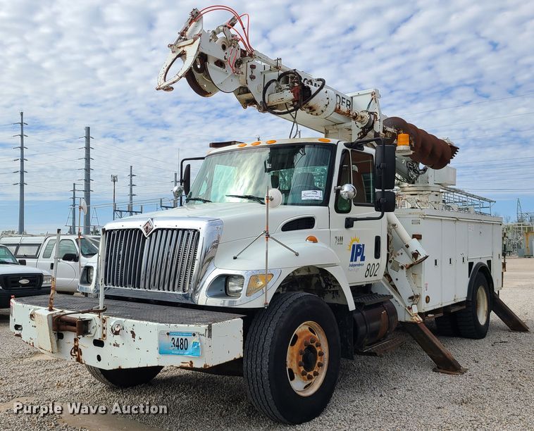 image for item DH5912 2005 International 7400  pressure digger derrick truck