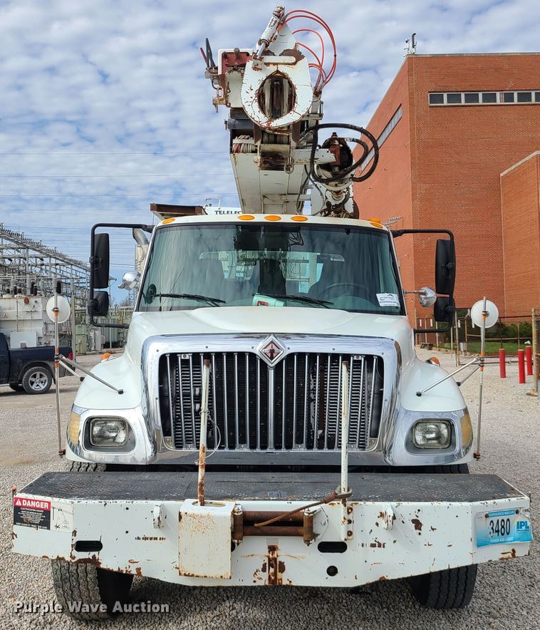 image for item DH5912 2005 International 7400  pressure digger derrick truck