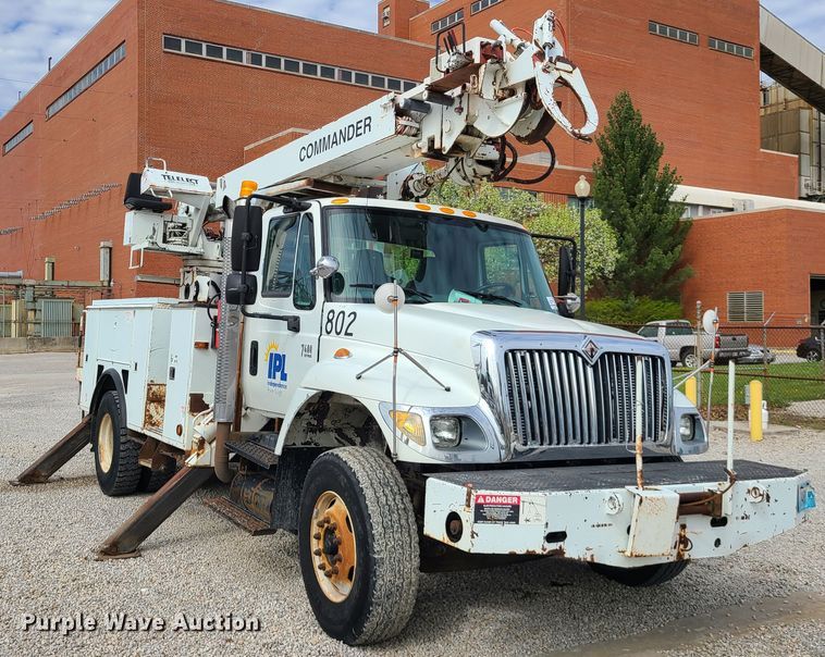 image for item DH5912 2005 International 7400  pressure digger derrick truck