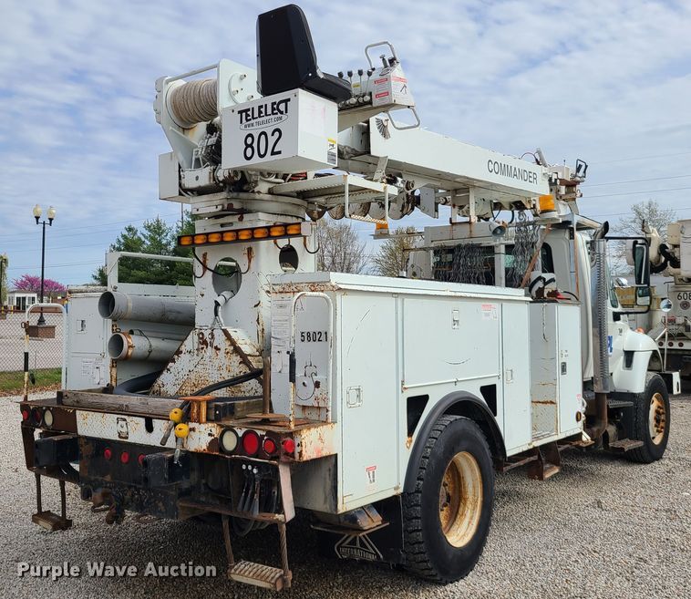 image for item DH5912 2005 International 7400  pressure digger derrick truck