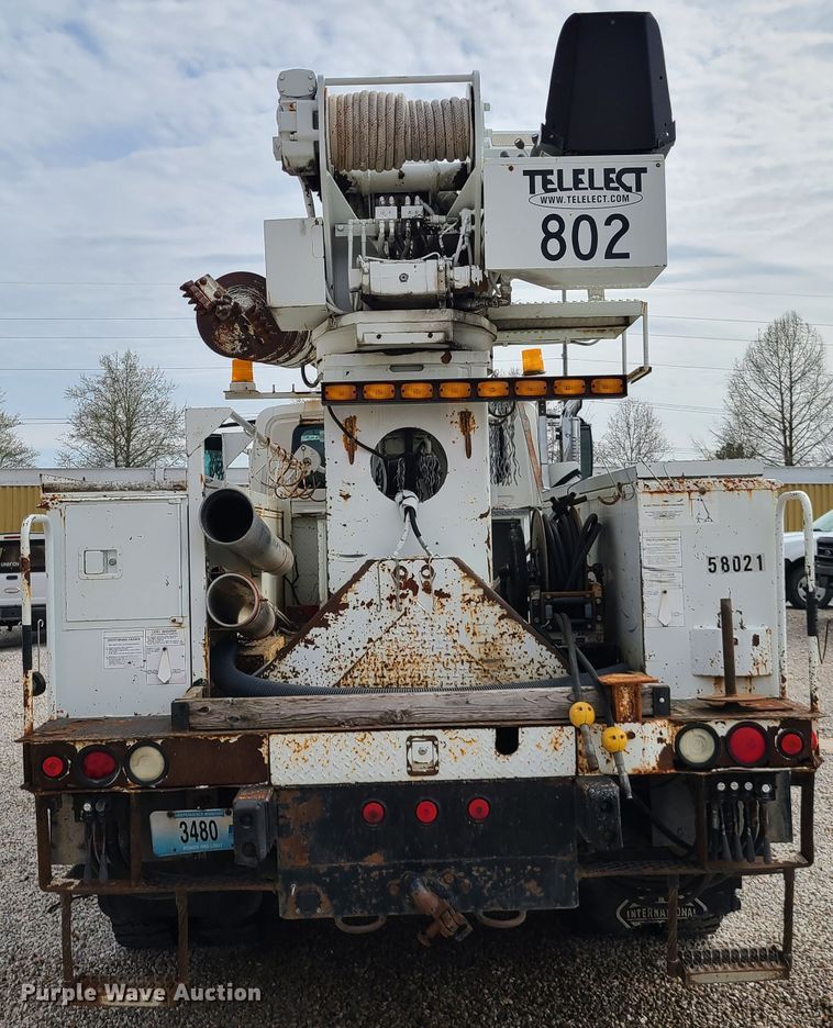 image for item DH5912 2005 International 7400  pressure digger derrick truck