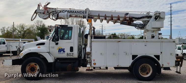 image for item DH5912 2005 International 7400  pressure digger derrick truck