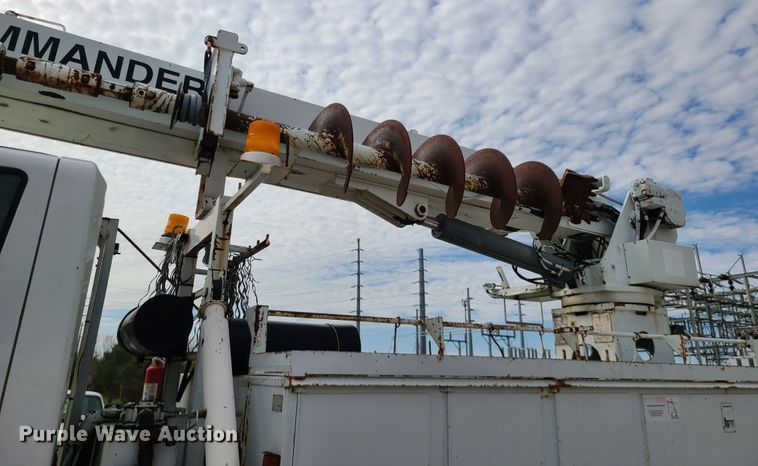 image for item DH5912 2005 International 7400  pressure digger derrick truck