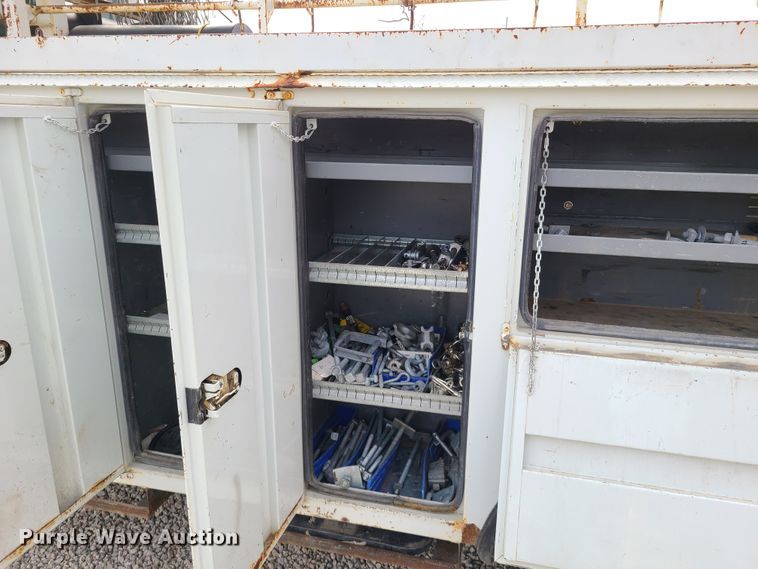 image for item DH5912 2005 International 7400  pressure digger derrick truck