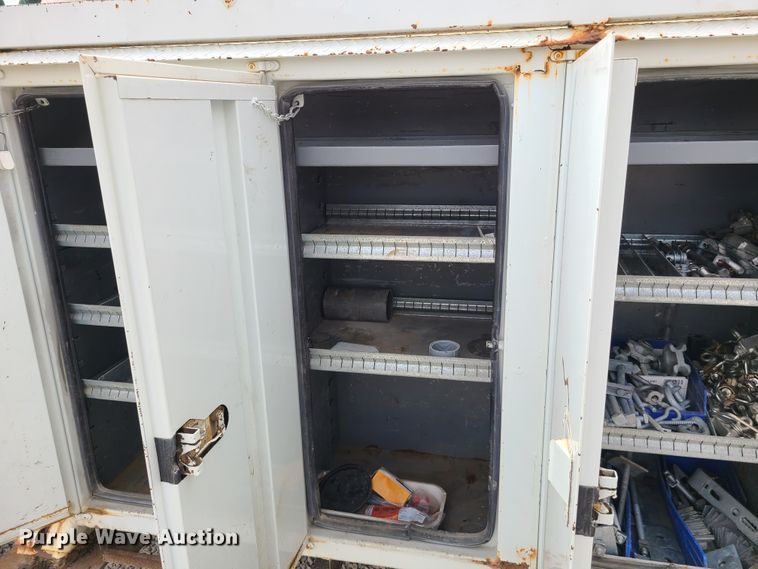 image for item DH5912 2005 International 7400  pressure digger derrick truck