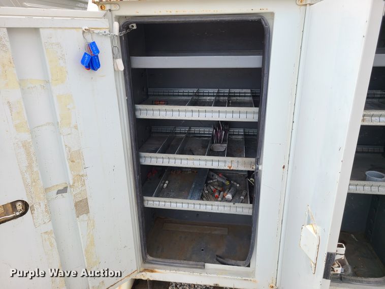 image for item DH5912 2005 International 7400  pressure digger derrick truck