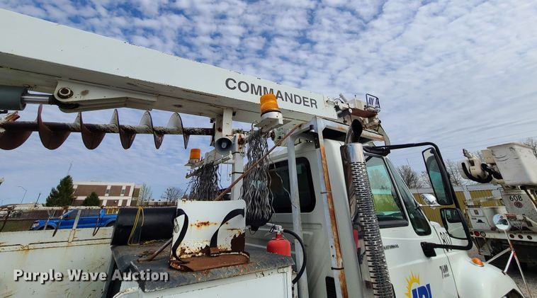 image for item DH5912 2005 International 7400  pressure digger derrick truck