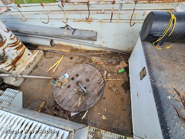 image for item DH5912 2005 International 7400  pressure digger derrick truck