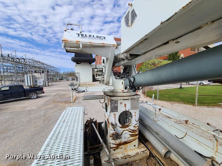 image for item DH5912 2005 International 7400  pressure digger derrick truck