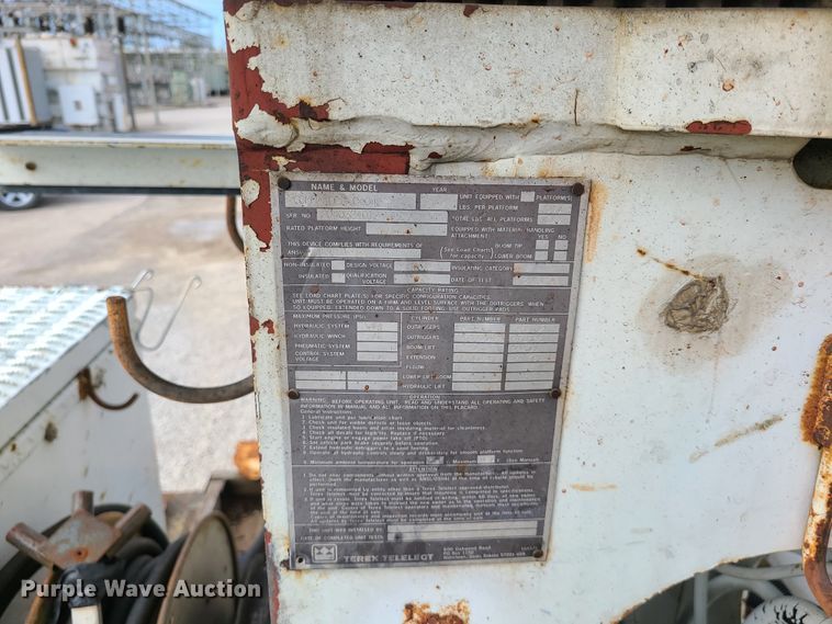 image for item DH5912 2005 International 7400  pressure digger derrick truck